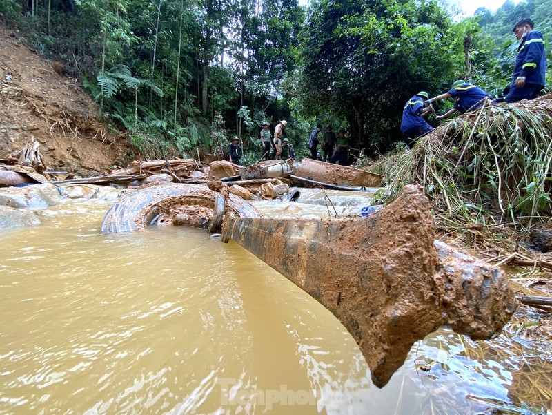 Cao Bang: Toan canh truc vot xe khach bi cuon troi, 29 nguoi chet-Hinh-4