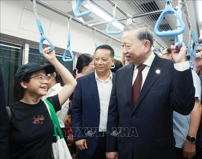 Tong Bi thu To Lam trai nghiem Metro so 1 Ben Thanh - Suoi Tien