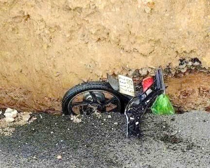 Sụt lún đường dẫn lên cầu Hòa Bình, nhiều ô tô, xe máy bị "nuốt" Sut lun duong dan len cau Hoa Binh, nhieu o to, xe may bi