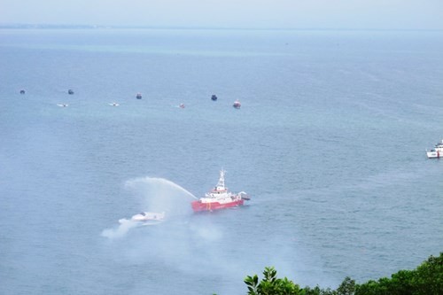 Pho Thu tuong chi dao cuu nan may bay roi tren bien Nghe An-Hinh-7