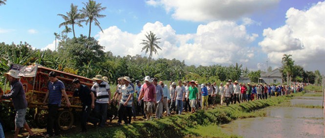 Hang nghin nguoi tien dua ngu dan bi ban chet o Truong Sa-Hinh-4