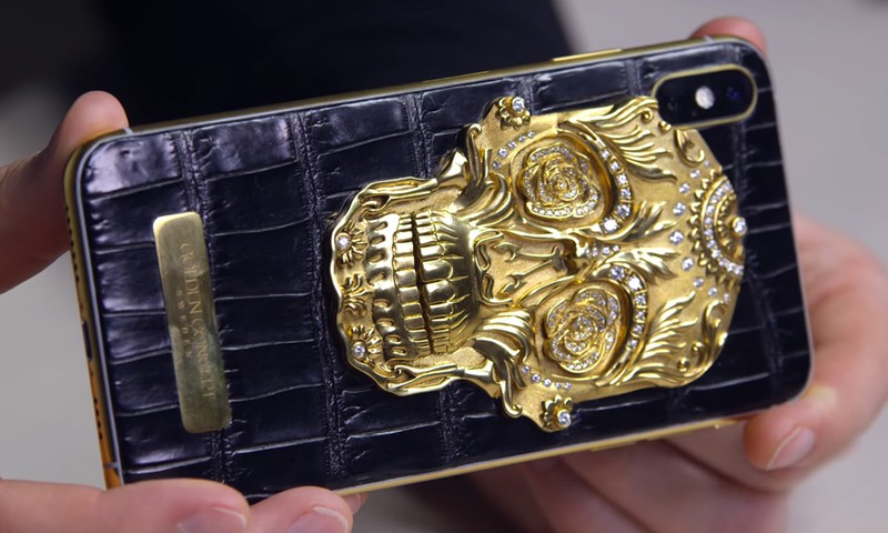 Phien ban iPhone XS Max nam kim cuong dau lau gia 600 trieu dong-Hinh-2