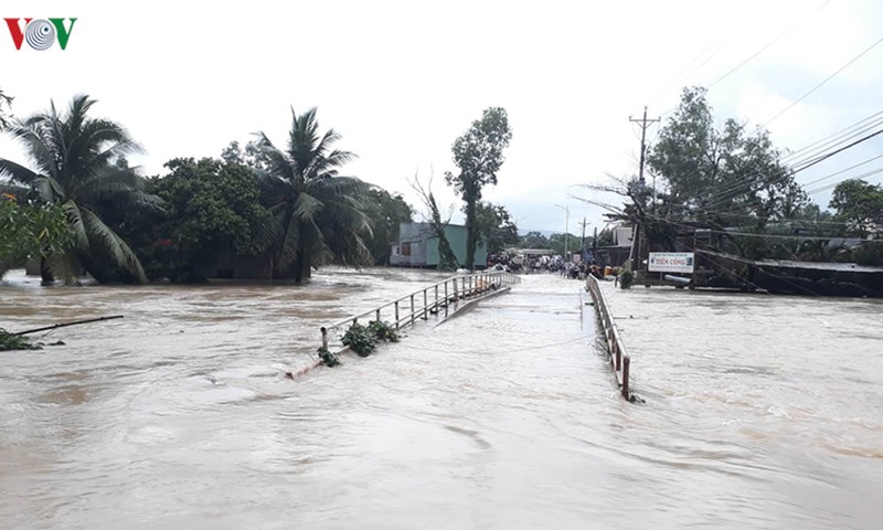 Phu Quoc ngap lut lich su, so tan 2.000 dan den noi an toan