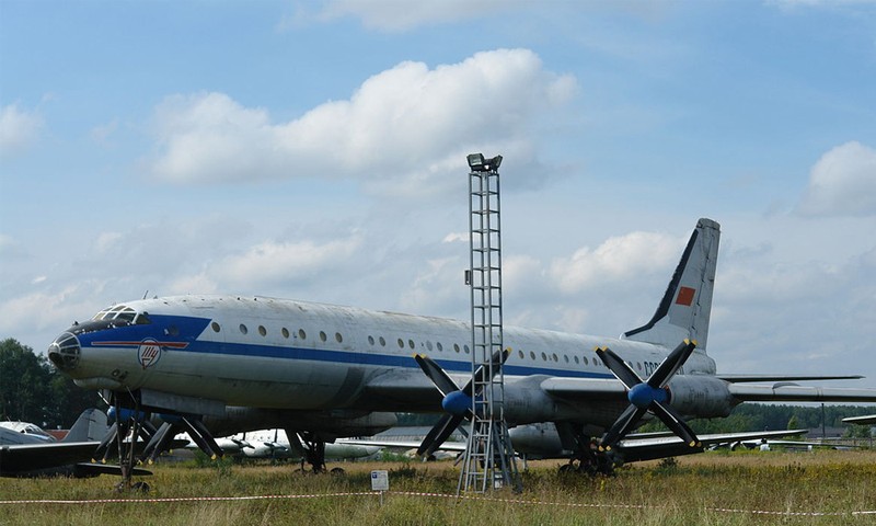 TU-95MS Nga mang ten lua ra bien Na Uy, F-16 NATO ron ren theo sau-Hinh-9