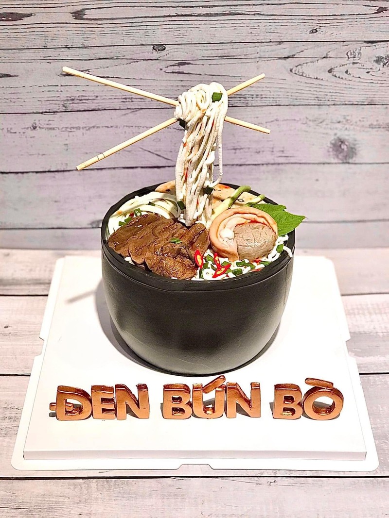 Chang trai bien bun bo, pizza, com tam thanh banh kem-Hinh-8