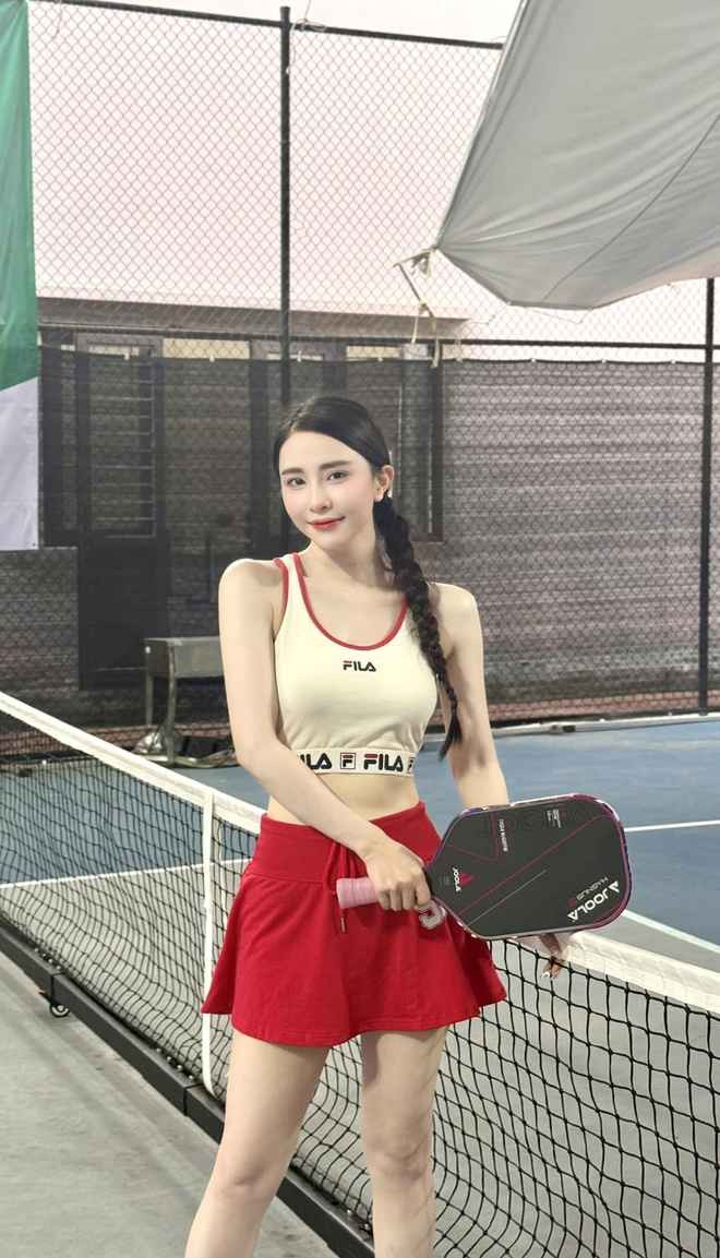 San Pickleball noi nong nhat luc nay, quy tu dan gai xinh “dinh chop“