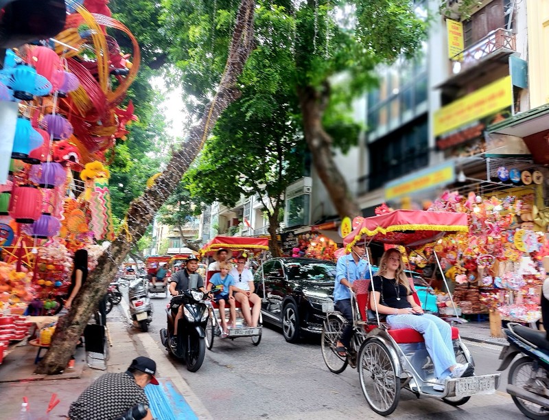 Pho bat trend so mot Viet Nam da ‘thay ao’ cho Tet Trung thu-Hinh-2