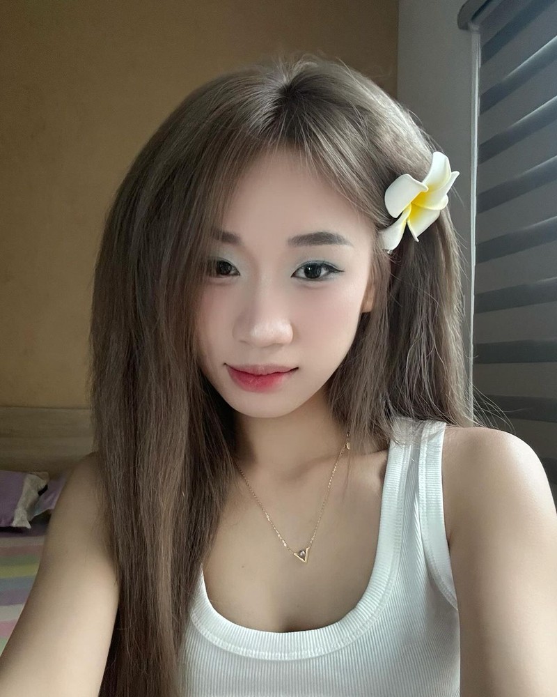 Hot girl tung tao “he tu tuong” khoe dang cuc dinh ben ho boi-Hinh-5