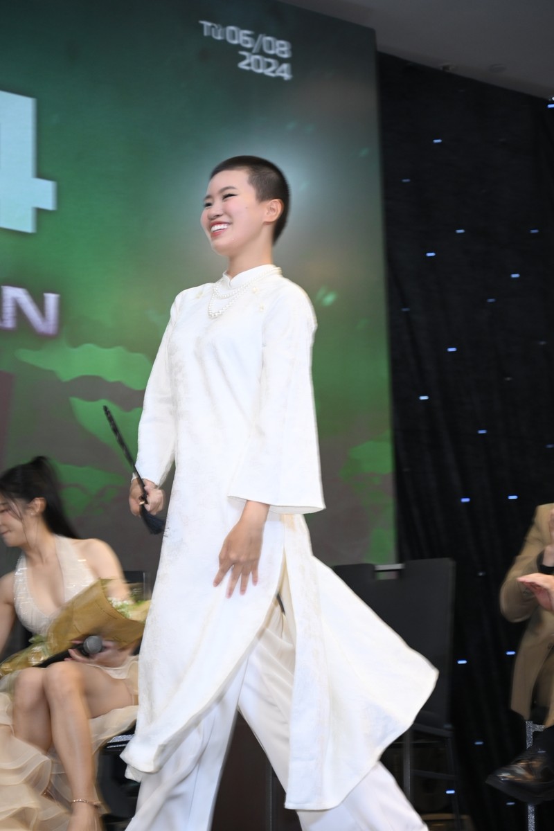 Rapper “Phao xinh” dien ao dai, mai toc cuc chat tai gala Sao Nhap Ngu-Hinh-3