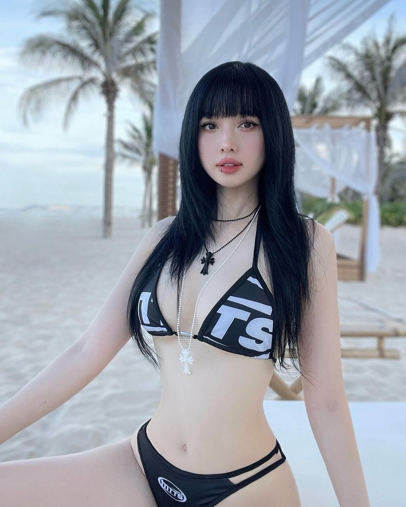 “Phu ba” Tam Tit dien monokini lien than ton vinh body dong ho cat-Hinh-5