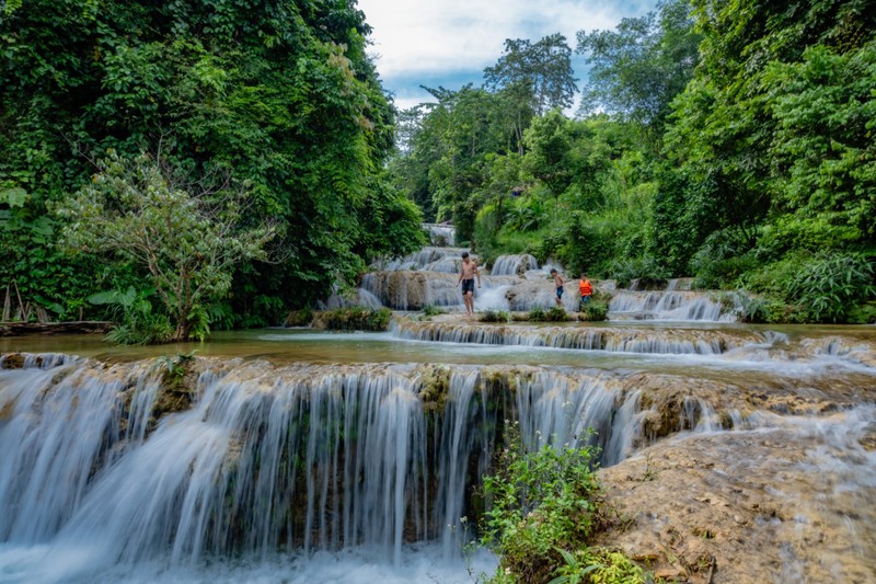 Thác nước ‘bậc thang’ cách Hà Nội 100km, du khách chơi quên lối về - Hình 3 Thac nuoc ‘bac thang’ cach Ha Noi 100km, du khach choi quen loi ve-Hinh-3