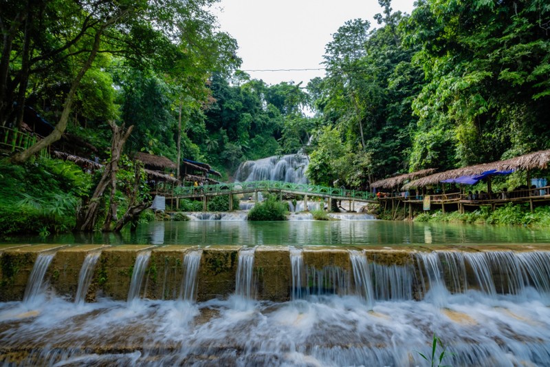 Thác nước ‘bậc thang’ cách Hà Nội 100km, du khách chơi quên lối về - Hình 4 Thac nuoc ‘bac thang’ cach Ha Noi 100km, du khach choi quen loi ve-Hinh-4