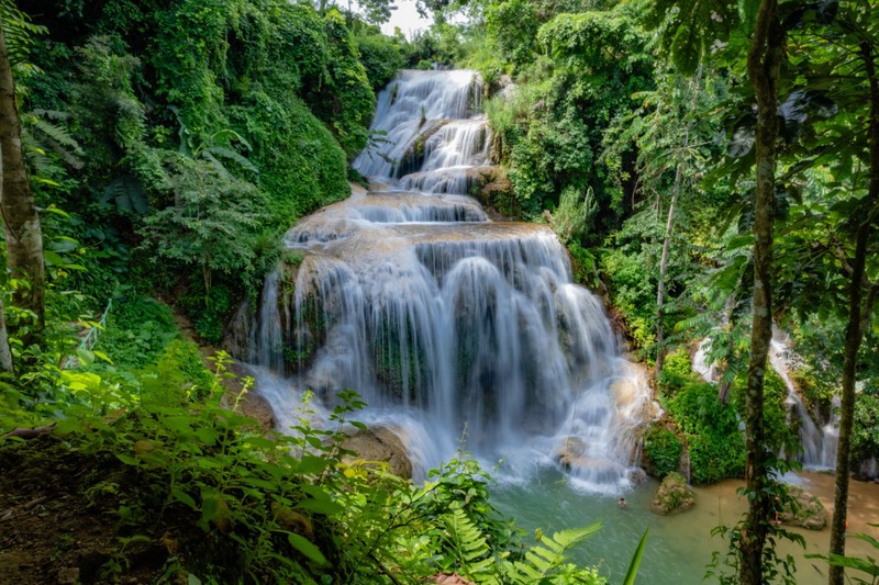 Thác nước ‘bậc thang’ cách Hà Nội 100km, du khách chơi quên lối về Thac nuoc ‘bac thang’ cach Ha Noi 100km, du khach choi quen loi ve