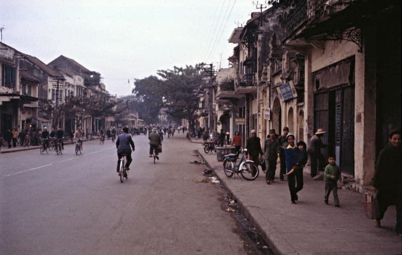 Boi hoi truoc loat anh hiem chup Ha Noi nam 1980