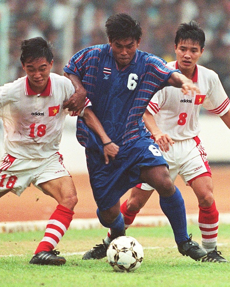 Nhin lai qua khu cau thu Nguyen Hong Son vua duoc FIFA vinh danh-Hinh-4