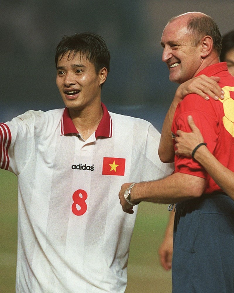 Nhin lai qua khu cau thu Nguyen Hong Son vua duoc FIFA vinh danh-Hinh-6