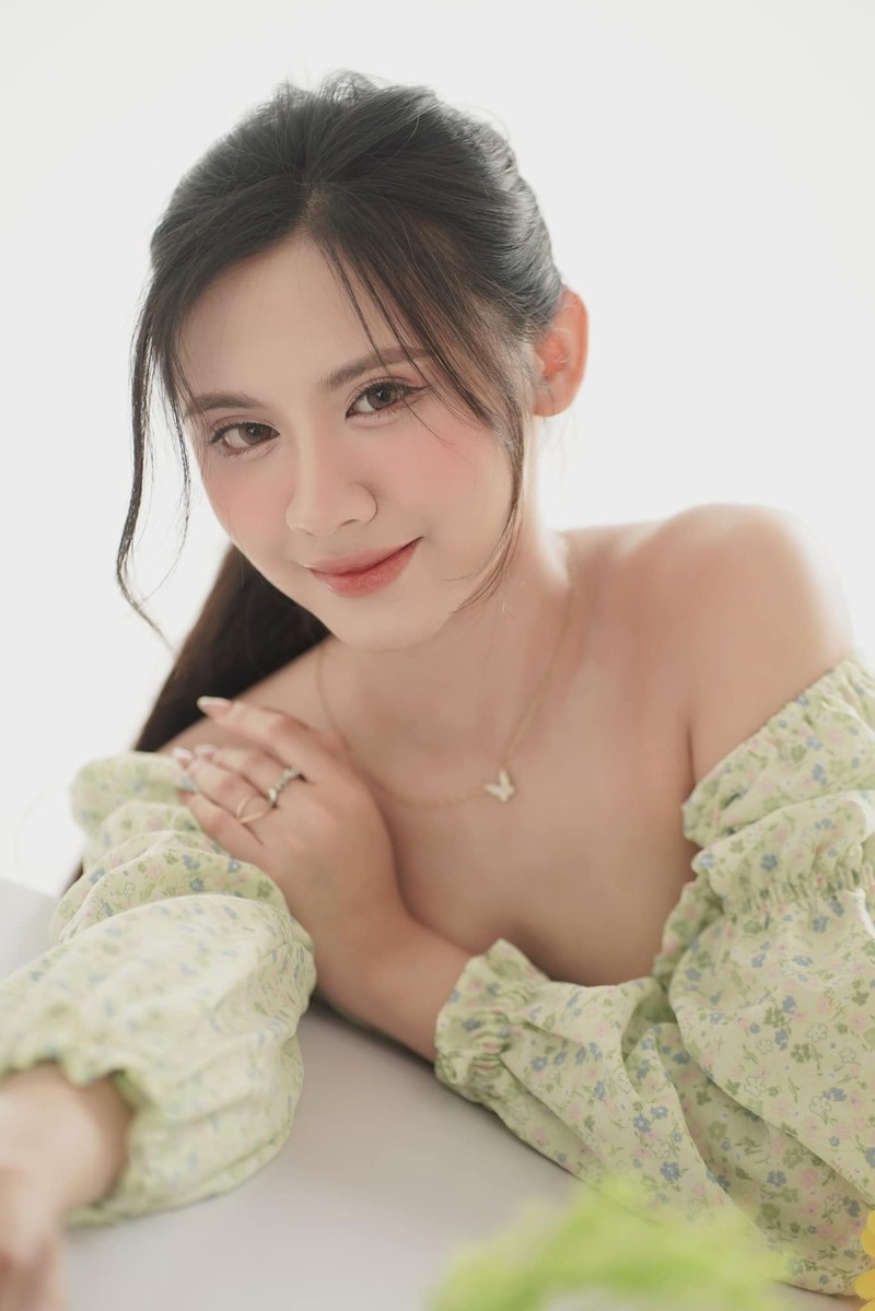 Nhan sac ngot ngao nu MC thoi tiet tung la giao vien day van-Hinh-4