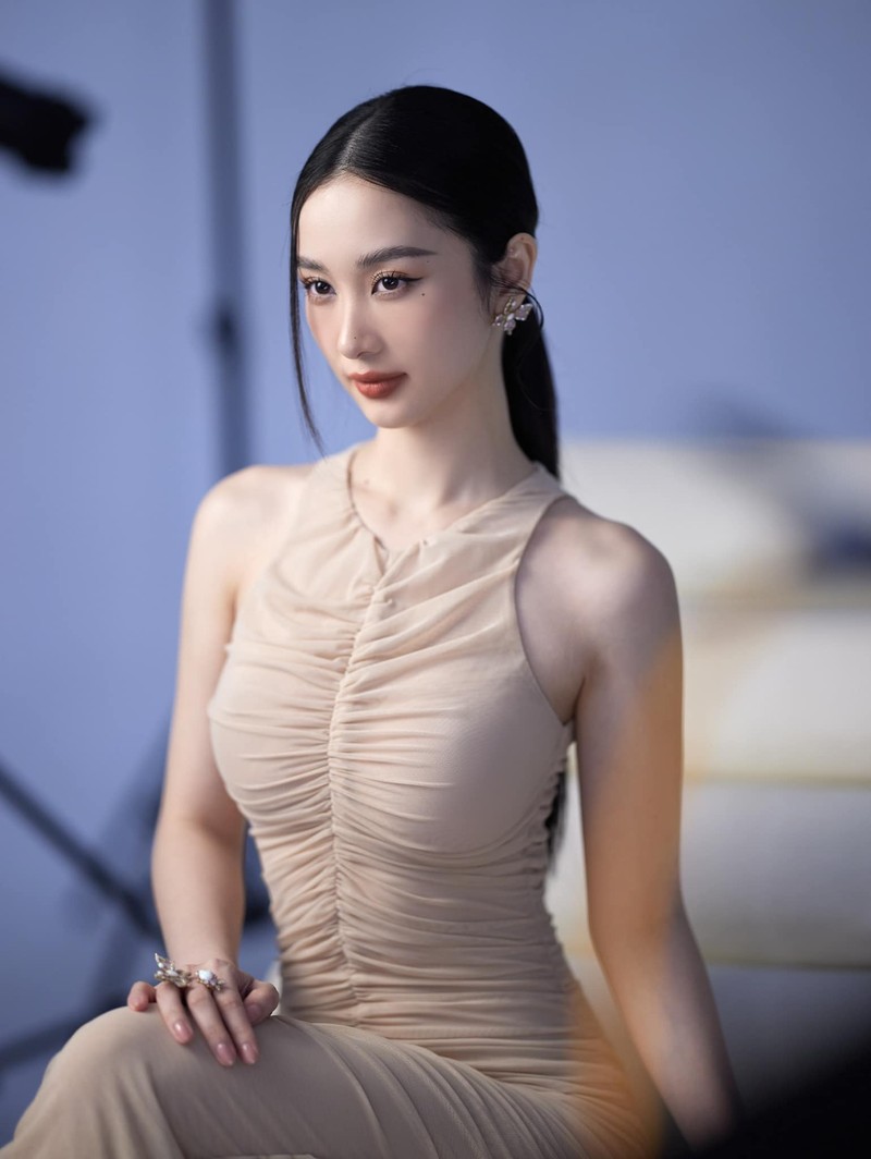 “Chien than ngon ngu” cua Sao Nhap Ngu goi ten hot girl Jun Vu-Hinh-8