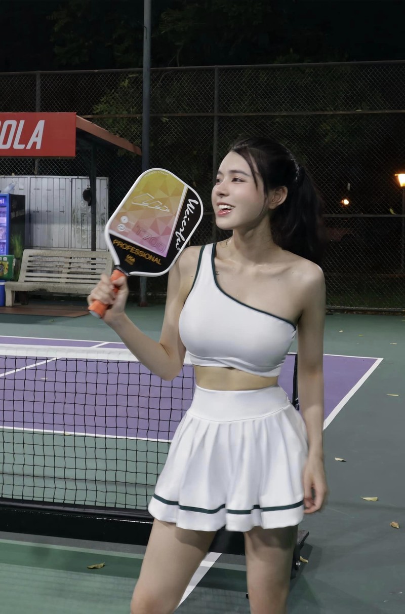 Hot girl phong gym Nam Dinh cuoi cung cung du trend tai san pickleball-Hinh-2