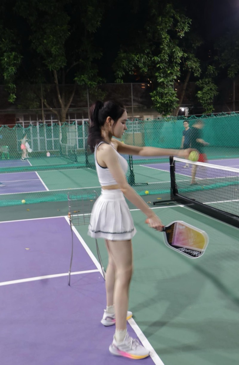 Hot girl phong gym Nam Dinh cuoi cung cung du trend tai san pickleball-Hinh-3