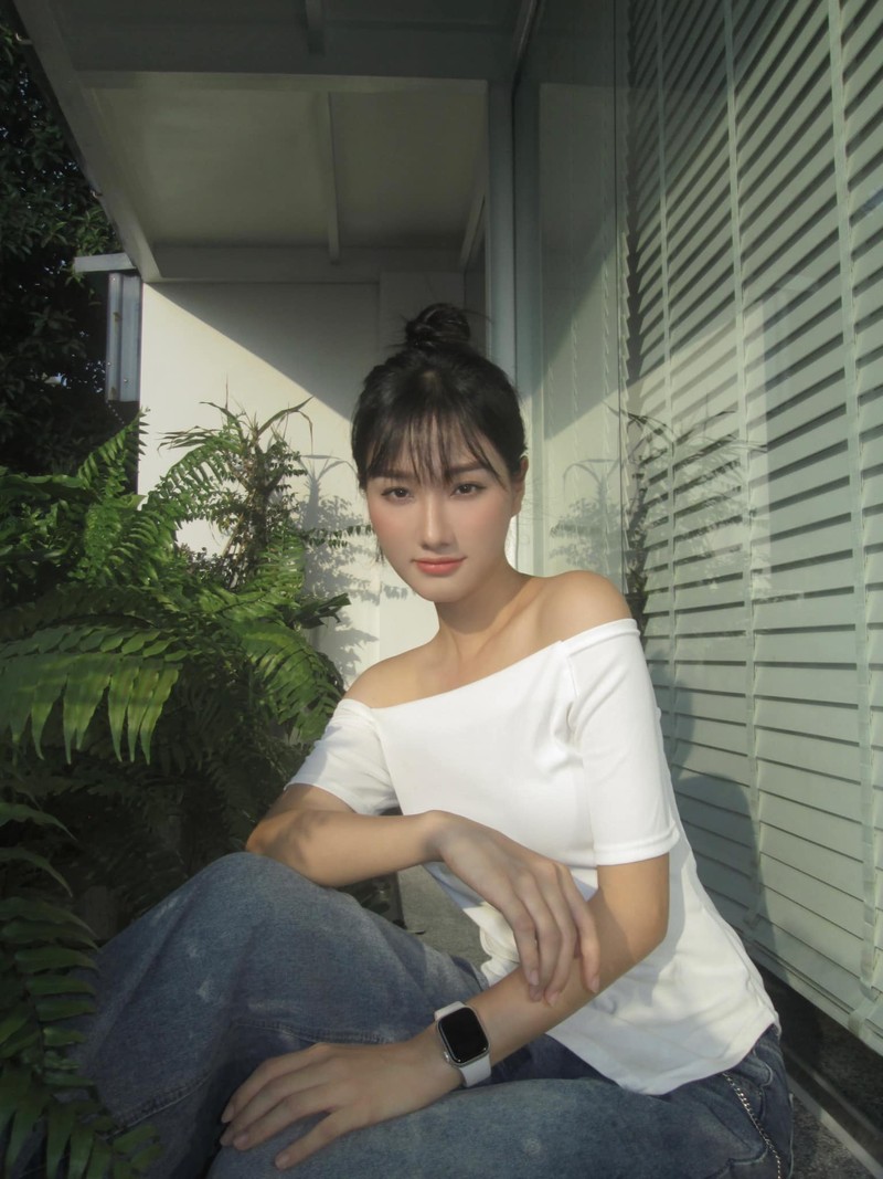 Danh tinh hot girl khoe dang ben thuy dien Hoa Binh cho xa lu-Hinh-9