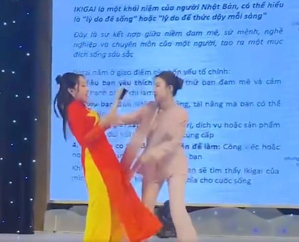 Nguoi phu nu vach phan nhay cam quang cao dich vu hong nhu hoa-Hinh-6