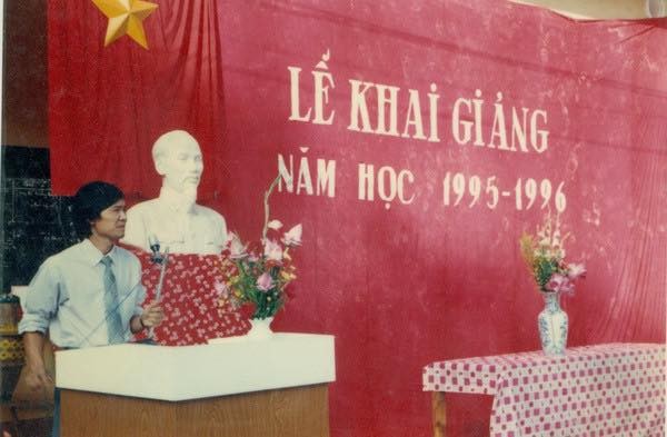 Loat anh goi ki uc ve le khai giang thoi “ngay xua ngay xua“-Hinh-4