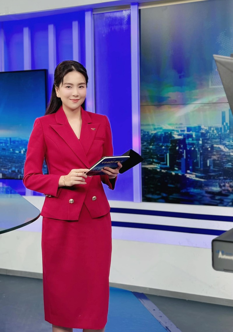 MC dep nhat VTV ngay cang xinh dep sau ly hon chong thieu gia