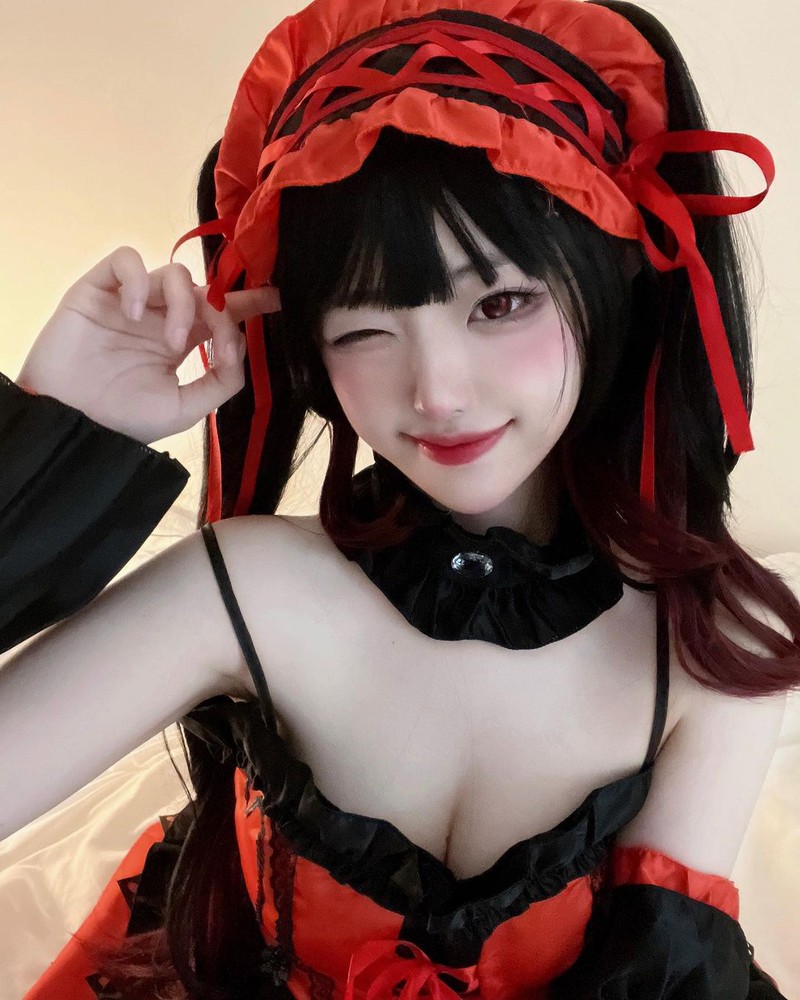 Nu coser 1,4 trieu fan lo anh mat moc kho tin-Hinh-2