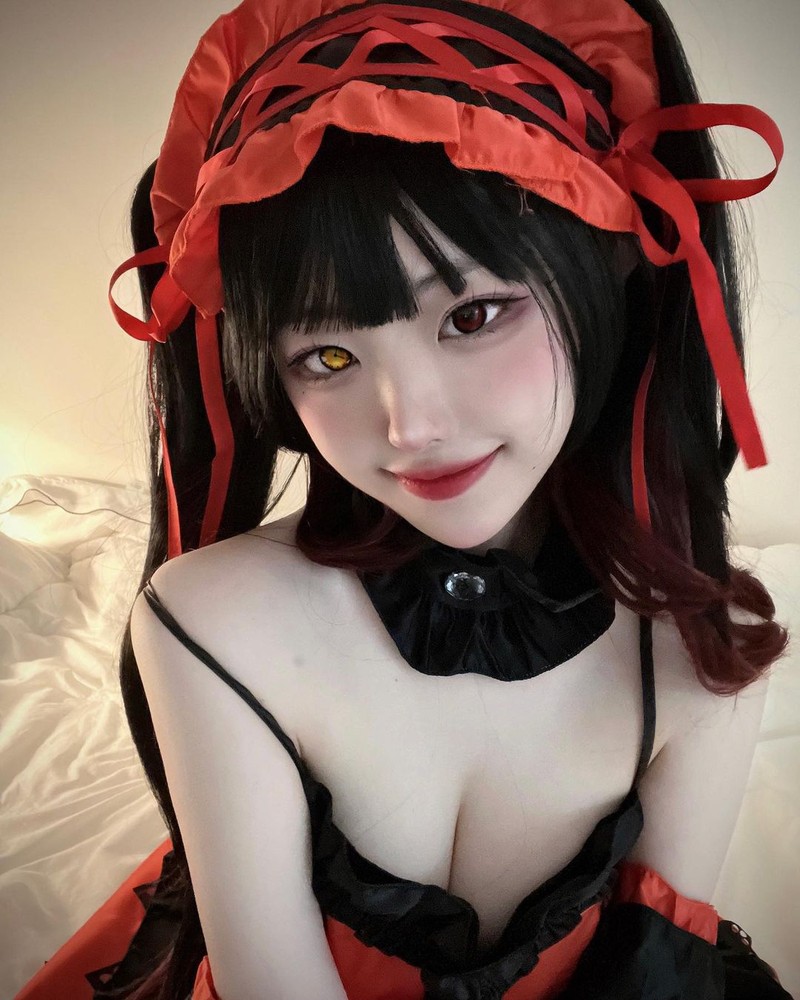 Nu coser 1,4 trieu fan lo anh mat moc kho tin