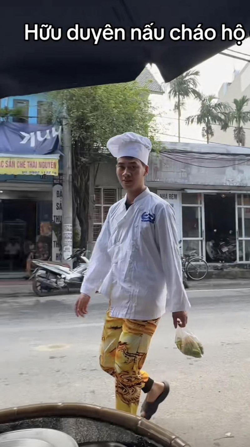 Ong chong phu vo ban xoi viral coi mang vi outfit di lam-Hinh-3