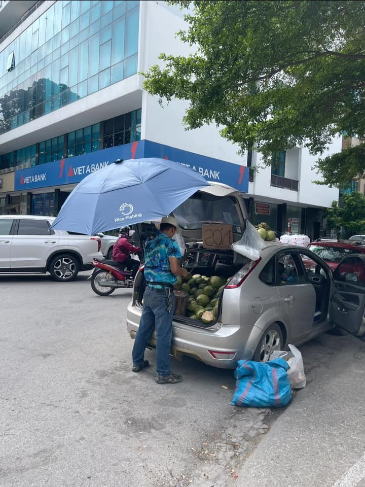 Doc la Quang Ninh: Lai xe hop tien ty di ban hang rong-Hinh-10