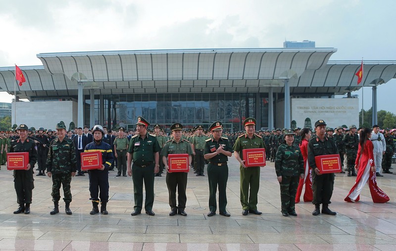 Ha Noi dien tap thuc binh ung pho cac tinh huong khan cap-Hinh-7