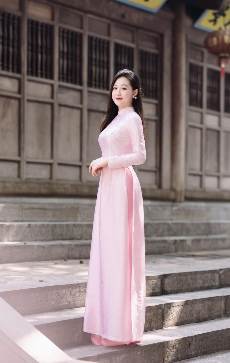 Co giao “hot nhat mua khai giang” khoe dang trong ta ao dai-Hinh-3