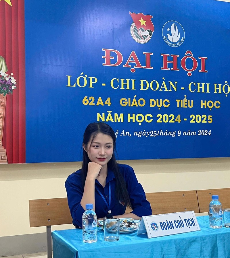 Gai xinh du Dai hoi Doan nhan sac xinh dep ai cung xao xuyen-Hinh-2