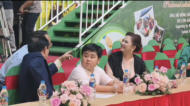 Netizen boc gia outfit tien ty cua CEO Nguyen Phuong Hang “ngay tro lai“-Hinh-10