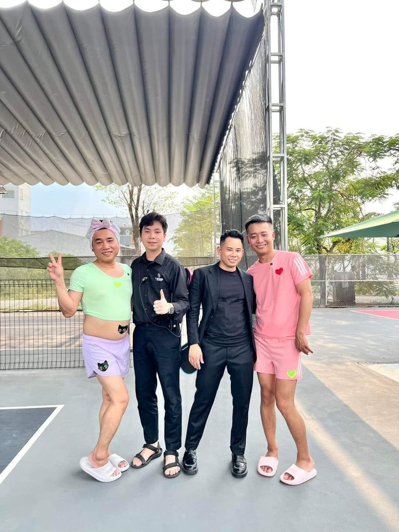 Quang Linh Vlogs nhap hoi pickleball, giao dien khien nguoi nhin “ren ngang“-Hinh-2