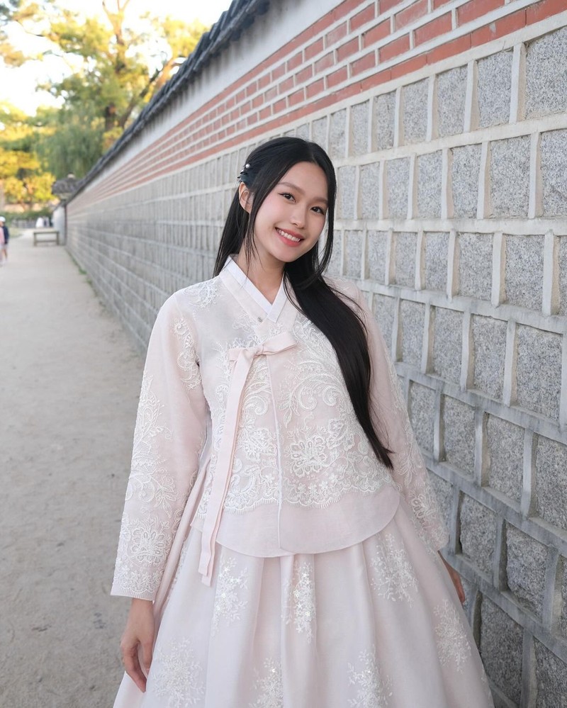 Doan Hai My khoe nhan sac xinh dep trong bo hanbok cua Han Quoc-Hinh-3