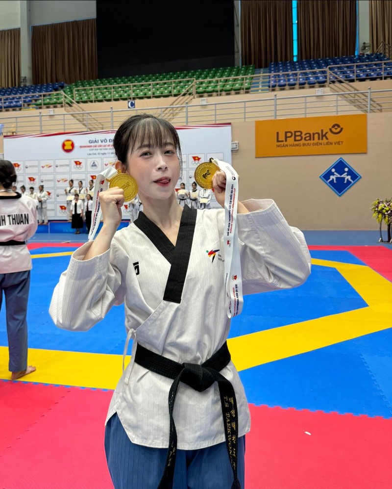 Danh tinh “Chi dep dap gio” 8 lan Vo dich the gioi Taekwondo-Hinh-2