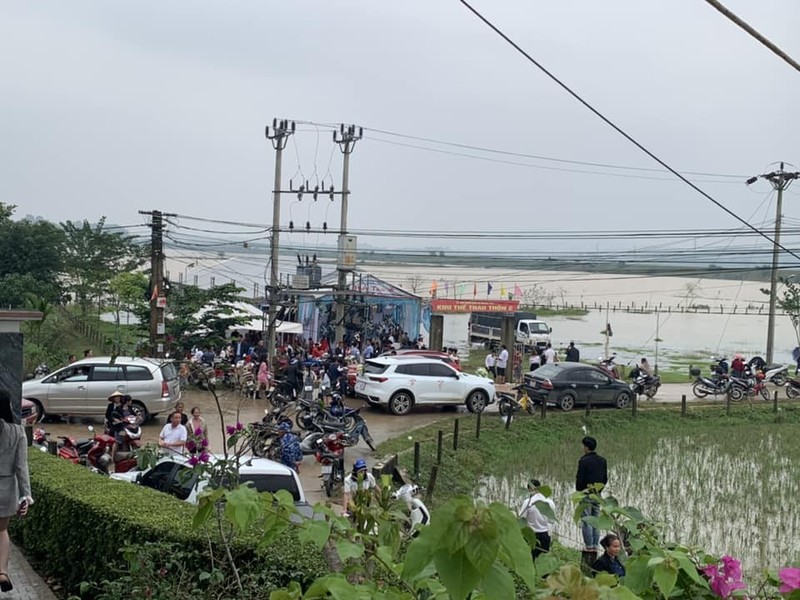 Hang tram nguoi bi bom loi nuoc du dam cuoi o Ha Tinh-Hinh-8