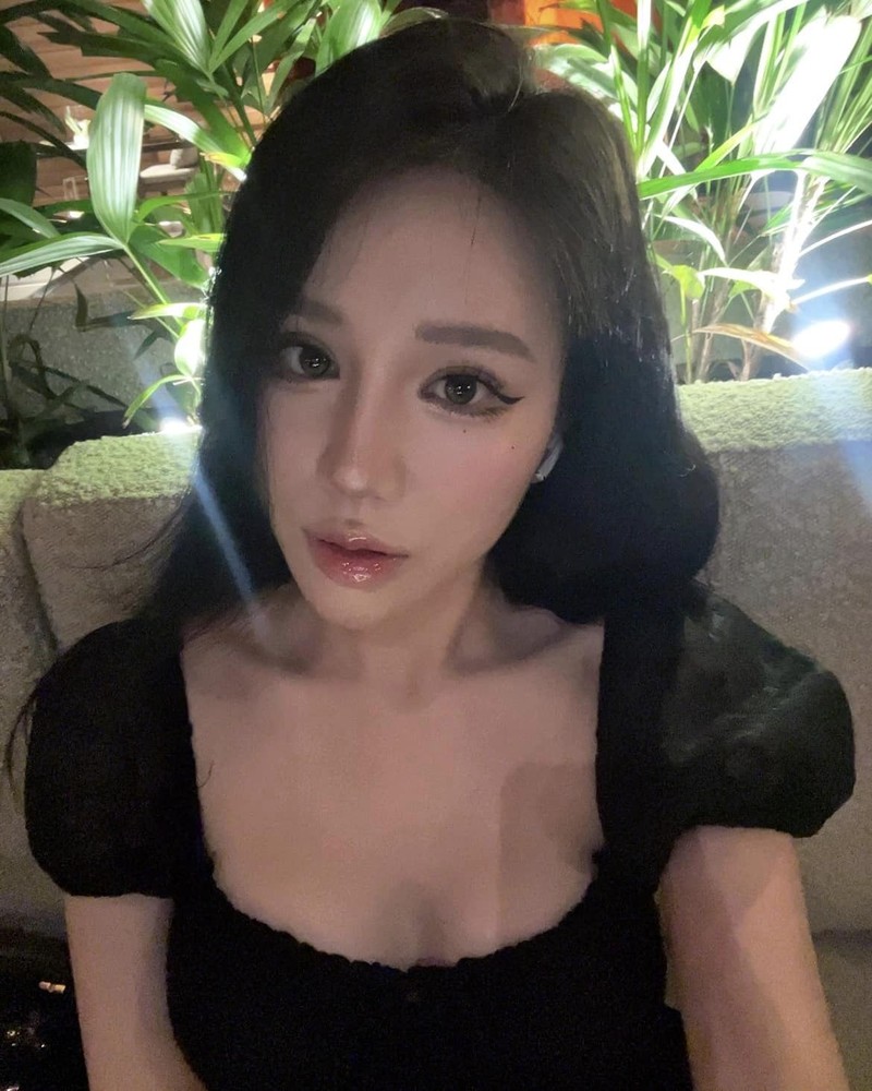 Streamer phu ba hoa than nu tong tai khien fan xuyt xoa-Hinh-9