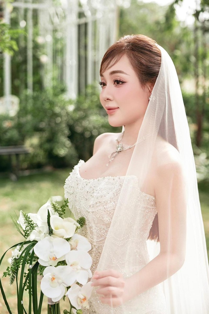 Co giao tung noi nhat MXH Au Ha My bat ngo tung anh cuoi-Hinh-4