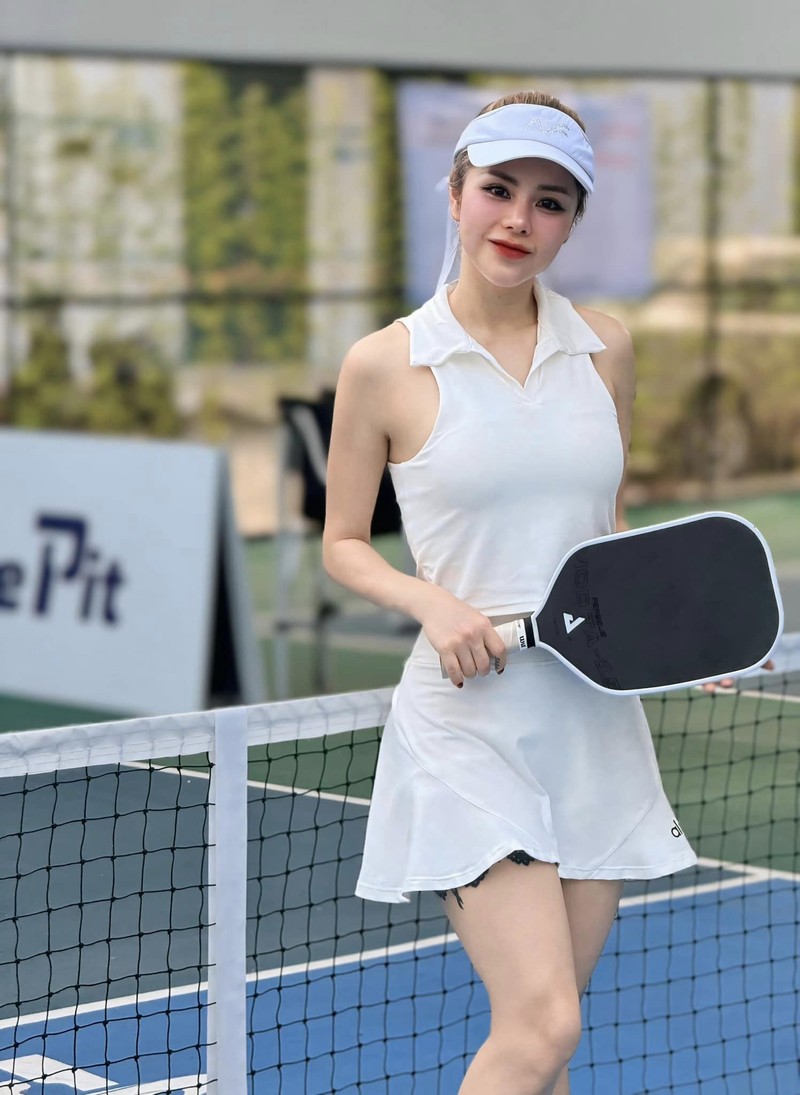 Hai ba me mot con me pickleball, cu ra san la hut anh nhin-Hinh-9