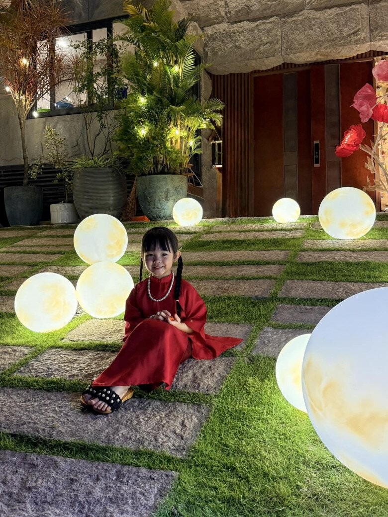 Khi cac ai nu cua nhieu nguoi noi tieng cung dien ao dai do-Hinh-6