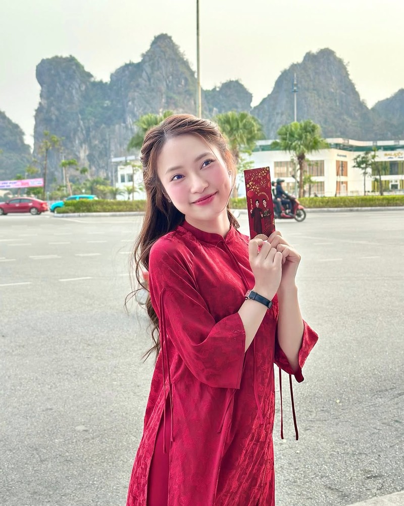 Khanh Vy “don tim” fan voi loat anh trong ta ao dai don Tet-Hinh-9