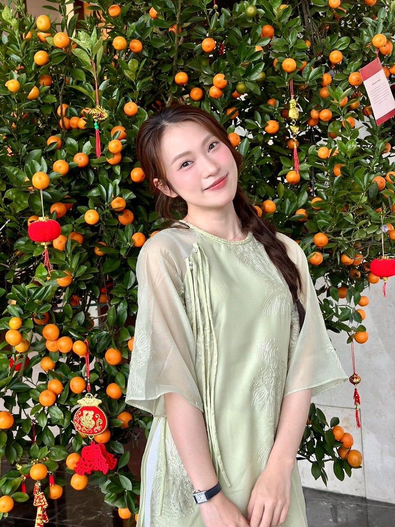 Khanh Vy “don tim” fan voi loat anh trong ta ao dai don Tet