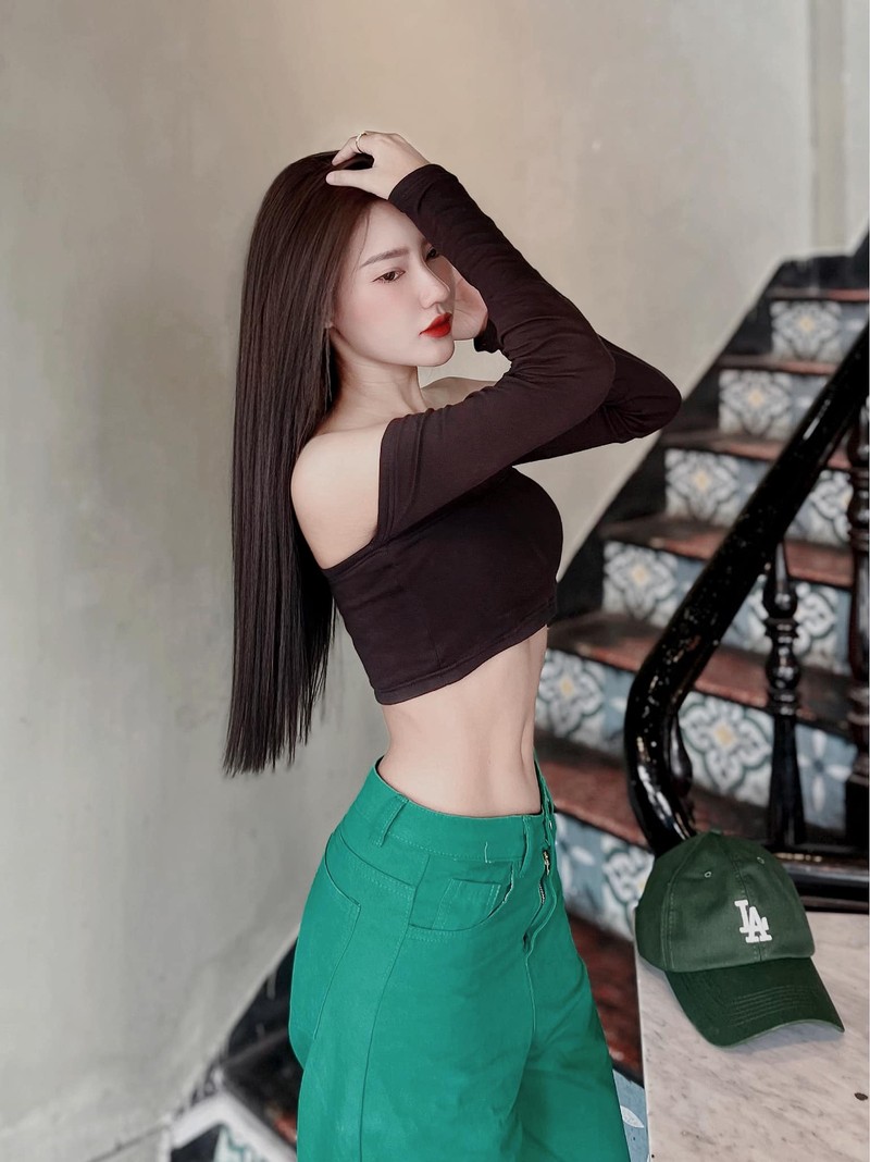 Vo thu mon Dinh Trieu dien vay ngan giua troi 12 do goi cam-Hinh-9