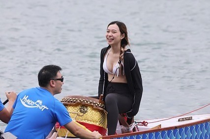 Thuc hu chuyen gai xinh mac bikini trong le hoi dua thuyen Ha Tinh-Hinh-4