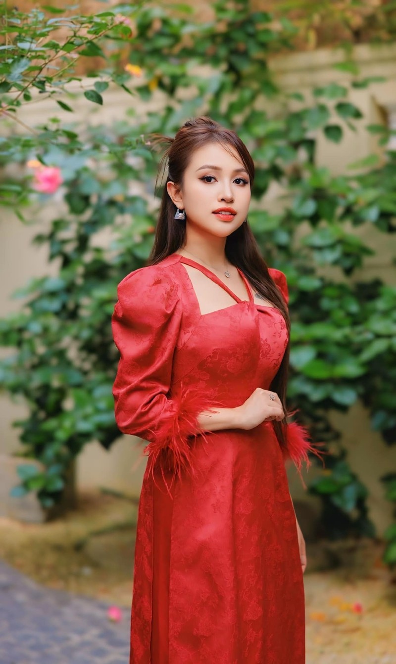 Cuu MC Duong len dinh Olympia khoe than hinh boc lua sau Tet-Hinh-3