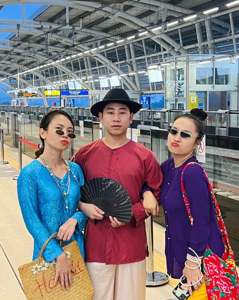 Gioi tre len do an tuong check-in tau dien metro Ben Thanh-Hinh-5